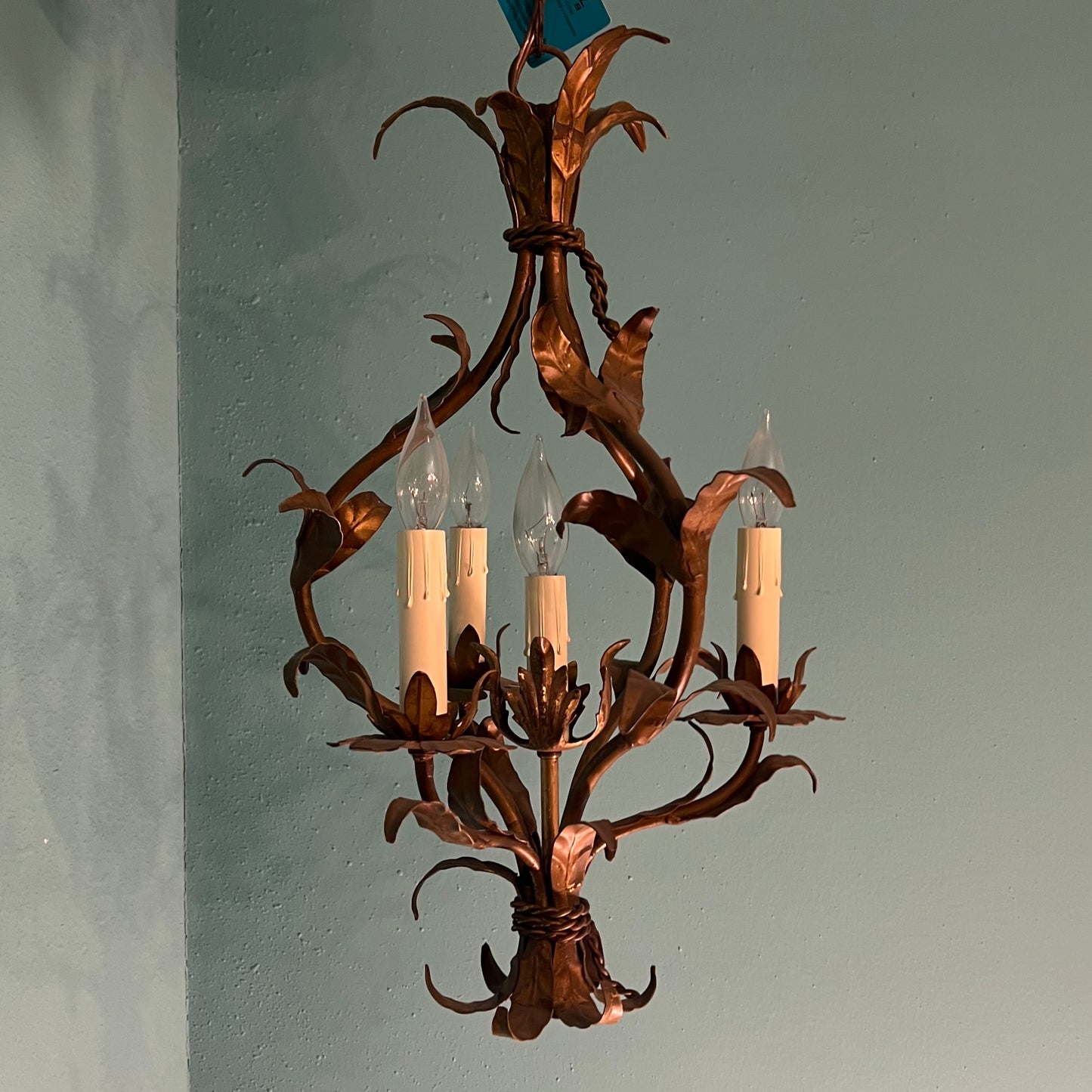 Vintage 1960s Italian Tole 4-Light Gold Leaf Floral Chandelier MCM PendantVintage 1960s Italian Tole 4-Light Gold Leaf Floral Chandelier MCM Pendant