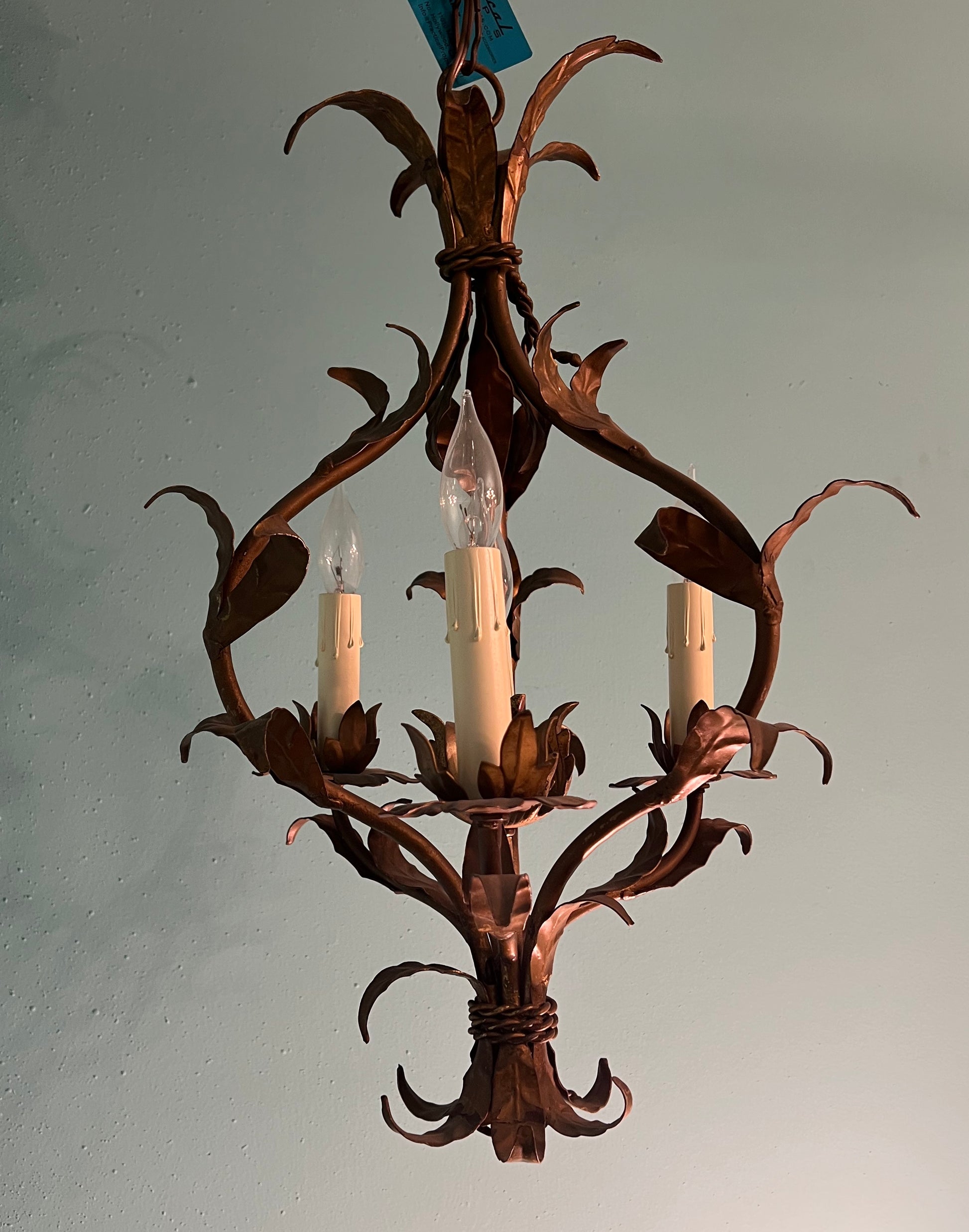 Vintage 1960s Italian Tole 4-Light Gold Leaf Floral Chandelier MCM PendantVintage 1960s Italian Tole 4-Light Gold Leaf Floral Chandelier MCM Pendant